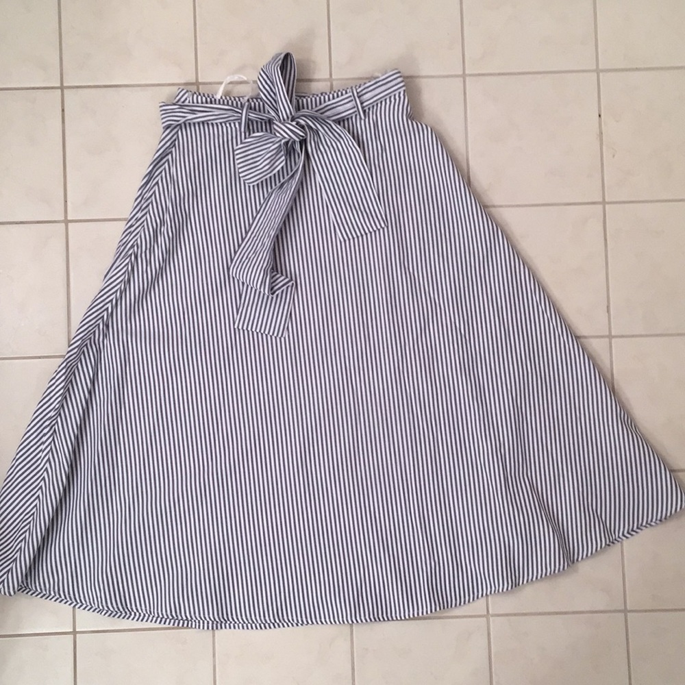 Striped long skirt with tie belt at waist